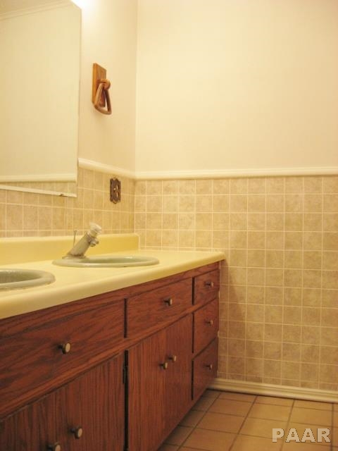 2014 Sheridan Road Pekin, IL 61554 - Photo 8 of 11