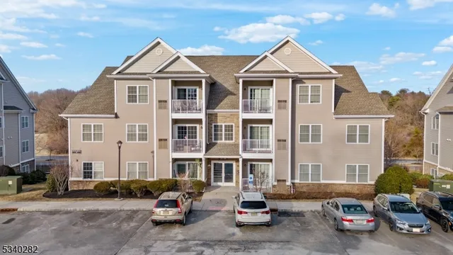 $2,250 | 9 Park Drive, Unit 9, Clinton, NJ 08809