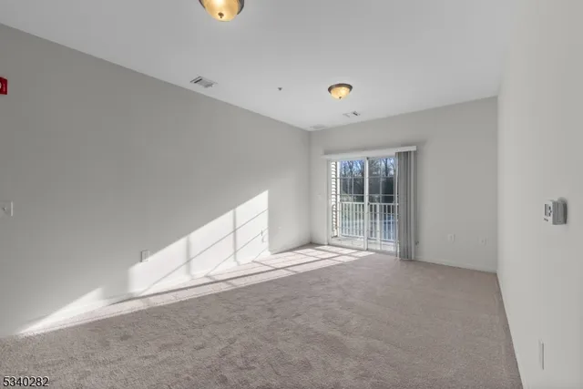 $2,250 | 9 Park Drive, Unit 9, Clinton, NJ 08809