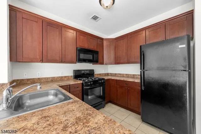 $2,250 | 9 Park Drive, Unit 9, Clinton, NJ 08809