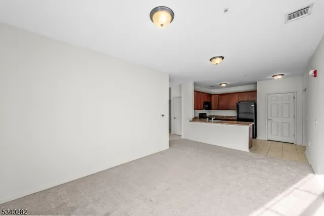 $2,250 | 9 Park Drive, Unit 9, Clinton, NJ 08809