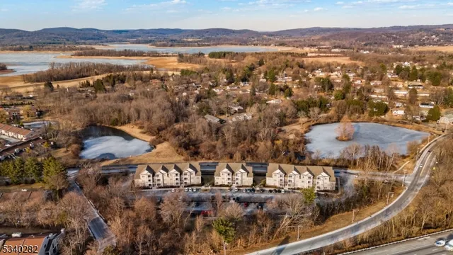 $2,250 | 9 Park Drive, Unit 9, Clinton, NJ 08809