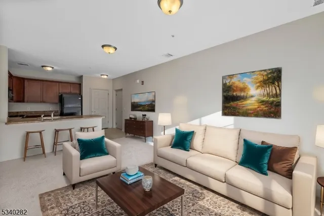 $2,250 | 9 Park Drive, Unit 9, Clinton, NJ 08809