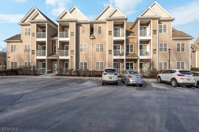 $2,250 | 9 Park Drive, Unit 9, Clinton, NJ 08809