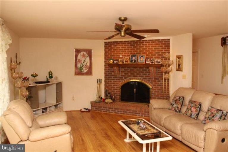 3910 Sharp Road Glenwood, MD 21738 - Photo 3 of 16 Living Room