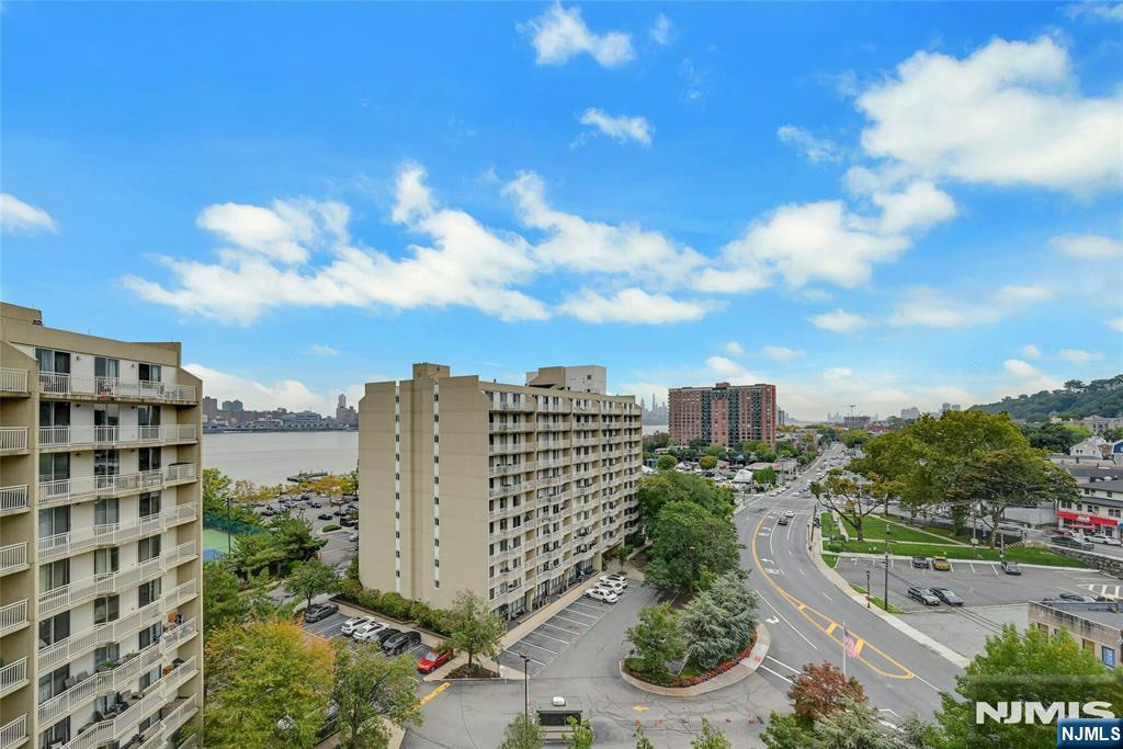 1077 River Road, Unit 1009 Edgewater, NJ 07020 - Photo 24 of 34 Gallery Image 24