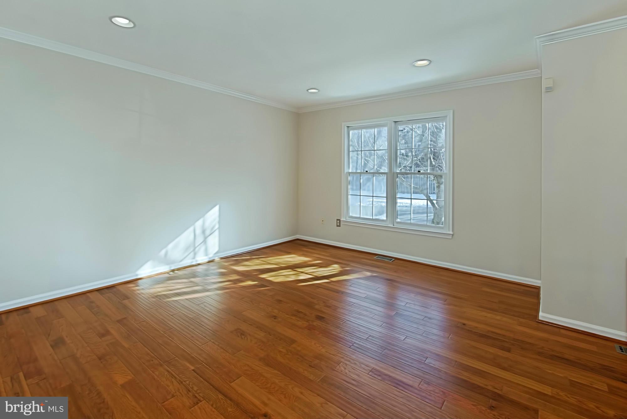 2274 Cartbridge Road Falls Church, VA 22043 - Photo 5 of 24 Living Room