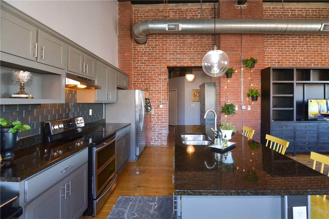 685 Social Street, Unit 202 Woonsocket, RI 02895 - Photo 10 of 32 Gallery Image 10