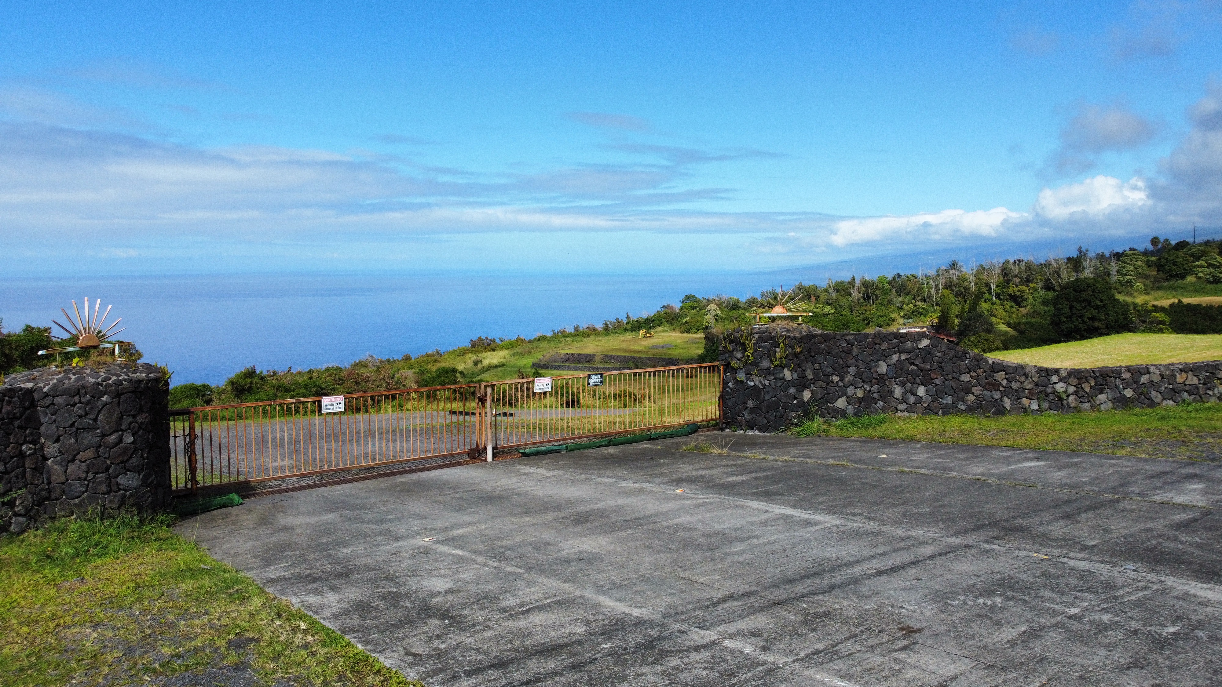 14 Lot Captain Cook, HI 96704 - Photo 8 of 13 a view of a yard with an empty space