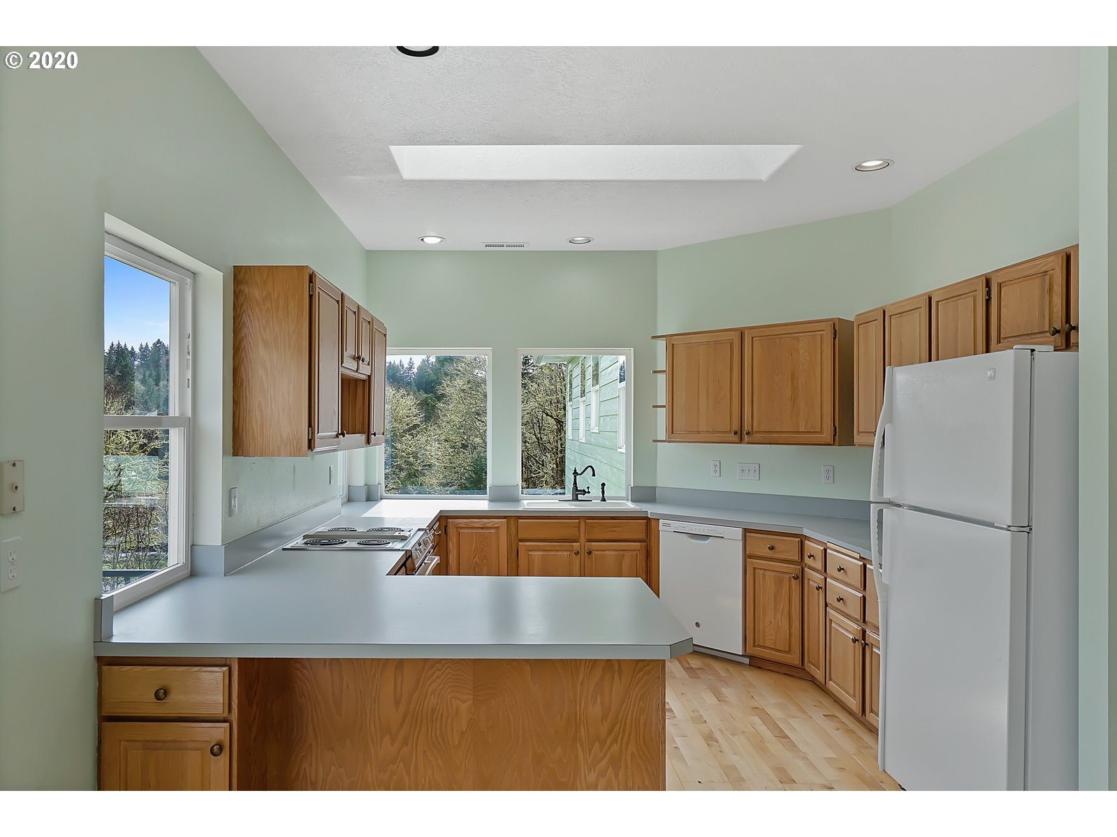 15455 Strong Road Dallas, OR 97338 - Photo 3 of 32