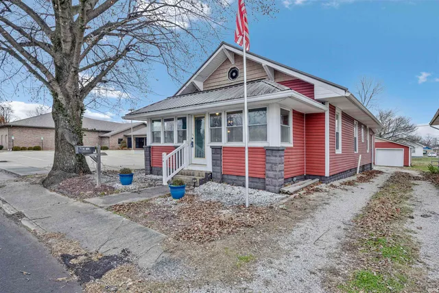 $121,400 | 334 South Jackson Street, Oakland City, IN 47660