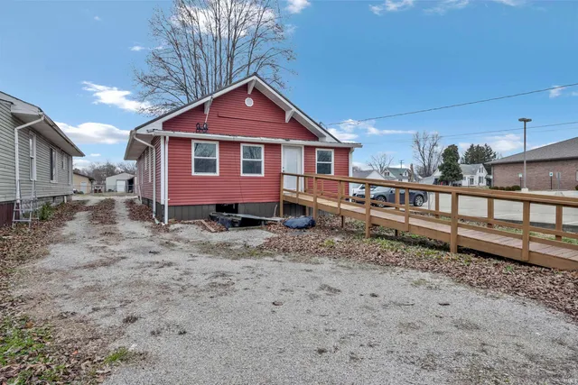 $121,400 | 334 South Jackson Street, Oakland City, IN 47660