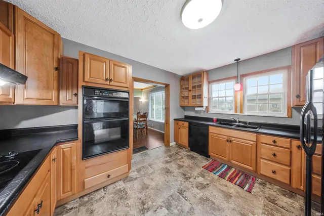 $121,400 | 334 South Jackson Street, Oakland City, IN 47660