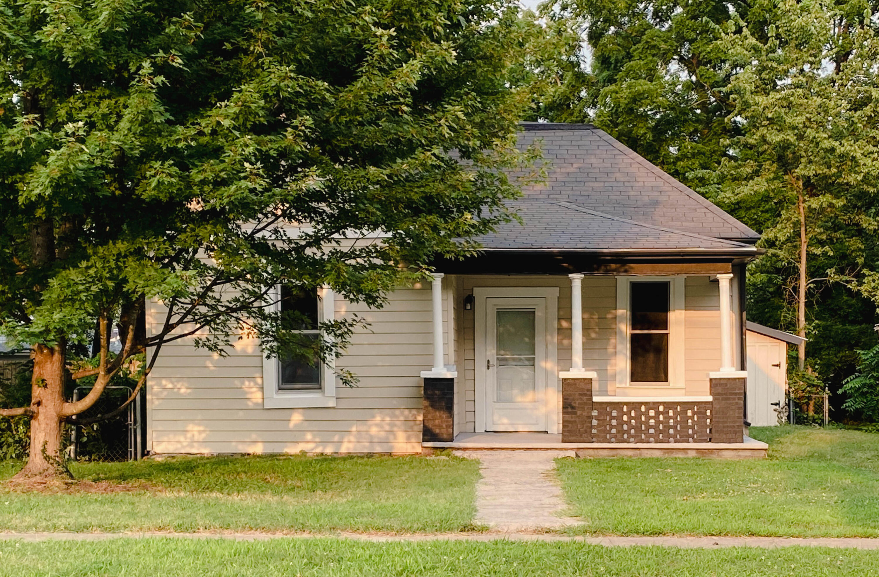 930 North Rogers Avenue Springfield, MO 65802 - Photo 1 of 1 Front
