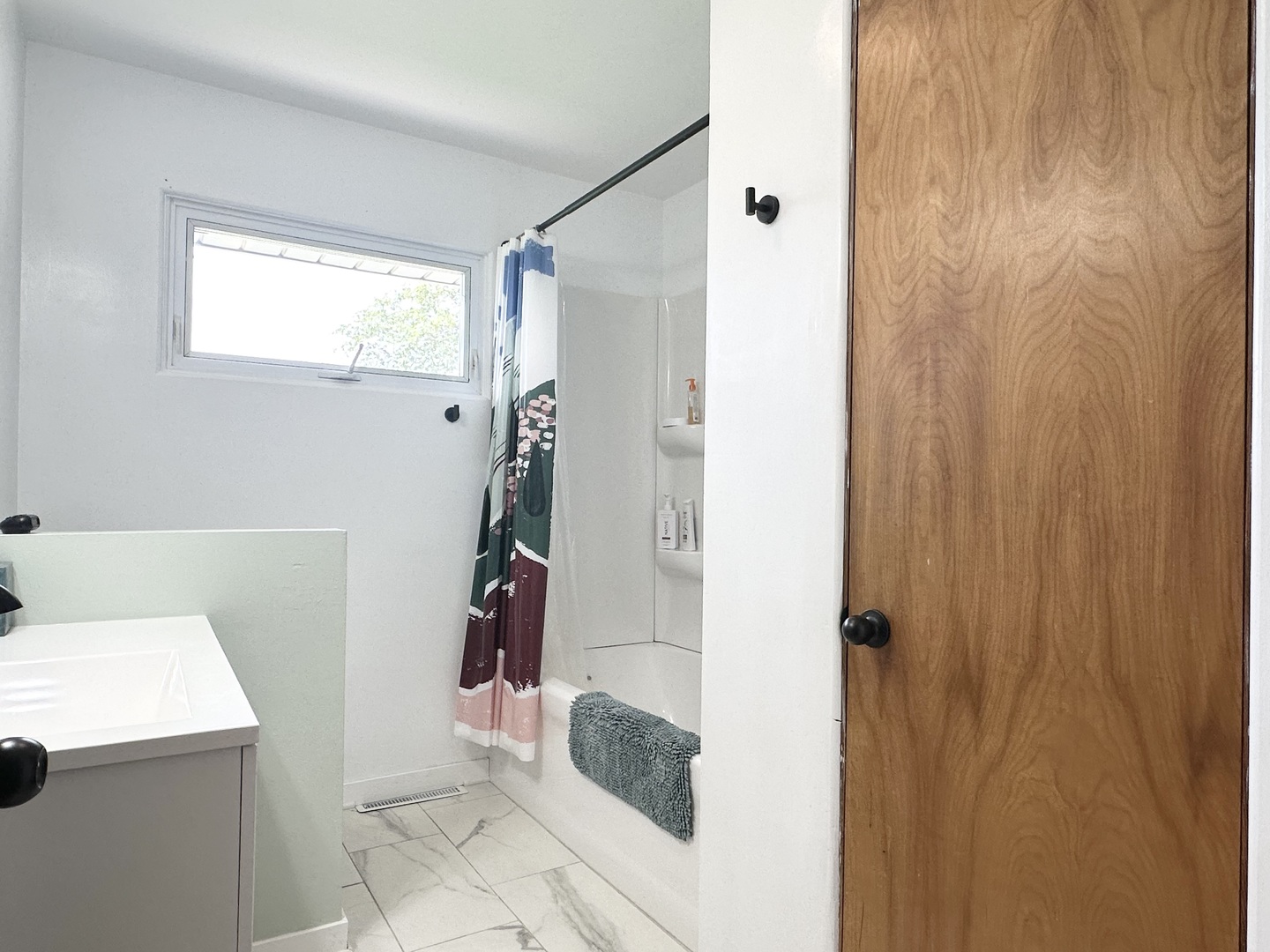 3150 River Road Kankakee, IL 60901 - Photo 17 of 40 a bathroom with a sink and shower
