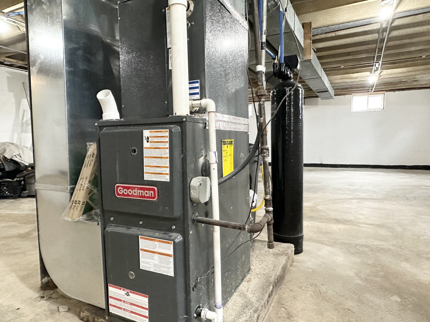 3150 River Road Kankakee, IL 60901 - Photo 27 of 40 a close view of water heater room
