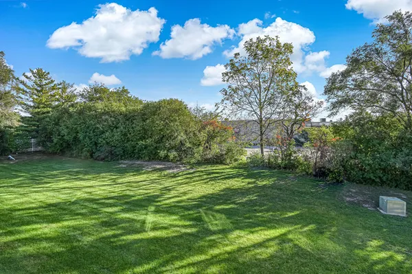 $1,600 | 7413 Brookdale Drive, Unit 209, Darien, IL 60561
