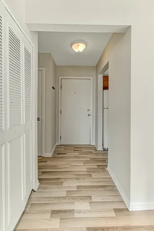 $1,600 | 7413 Brookdale Drive, Unit 209, Darien, IL 60561