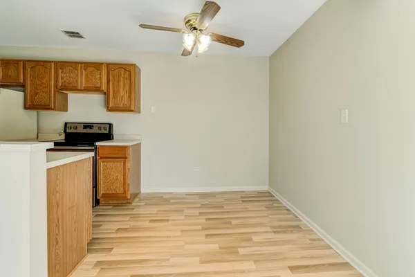 $1,600 | 7413 Brookdale Drive, Unit 209, Darien, IL 60561