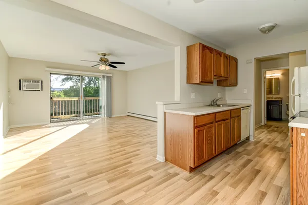 $1,600 | 7413 Brookdale Drive, Unit 209, Darien, IL 60561
