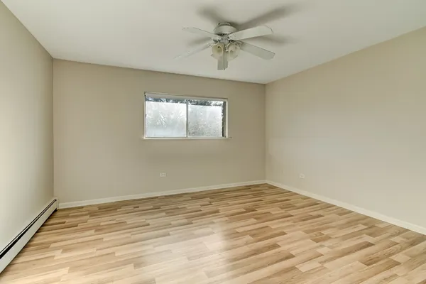 $1,600 | 7413 Brookdale Drive, Unit 209, Darien, IL 60561