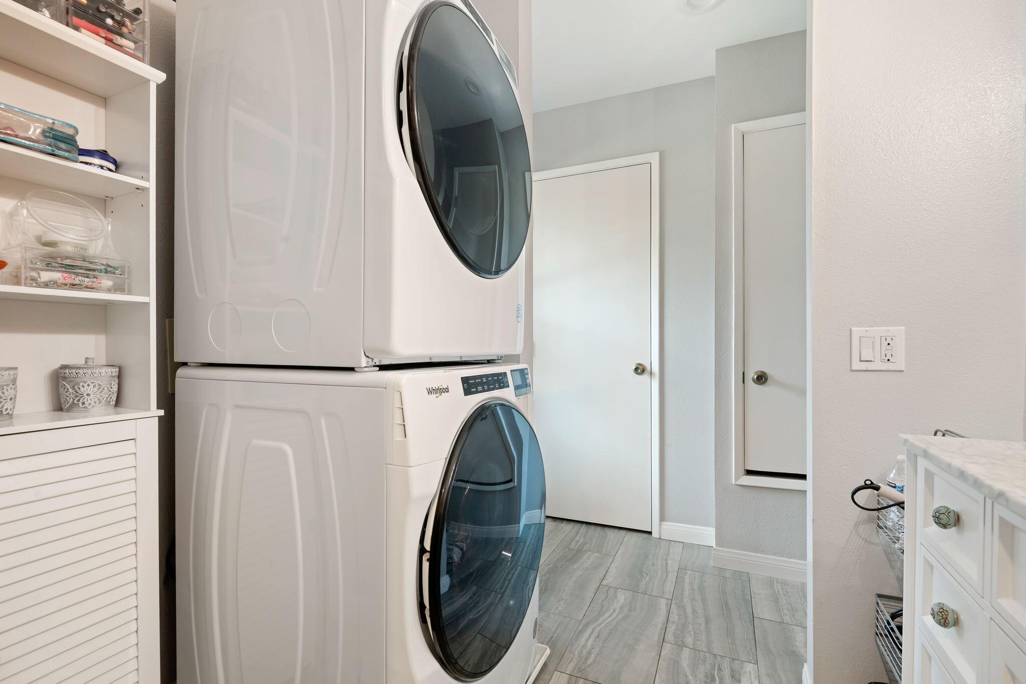 5290 Overpass Road, Unit 21 Santa Barbara, CA 93111 - Photo 18 of 21 19-Laundry
