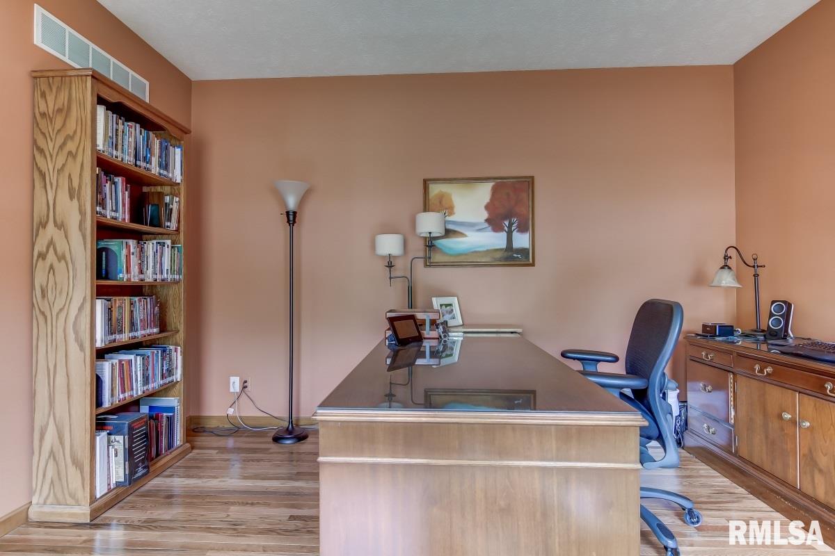 2331 Chesapeake Landing Springfield, IL 62712 - Photo 23 of 50 Gallery Image 23