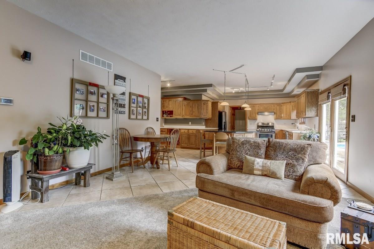 2331 Chesapeake Landing Springfield, IL 62712 - Photo 8 of 50 Gallery Image 8