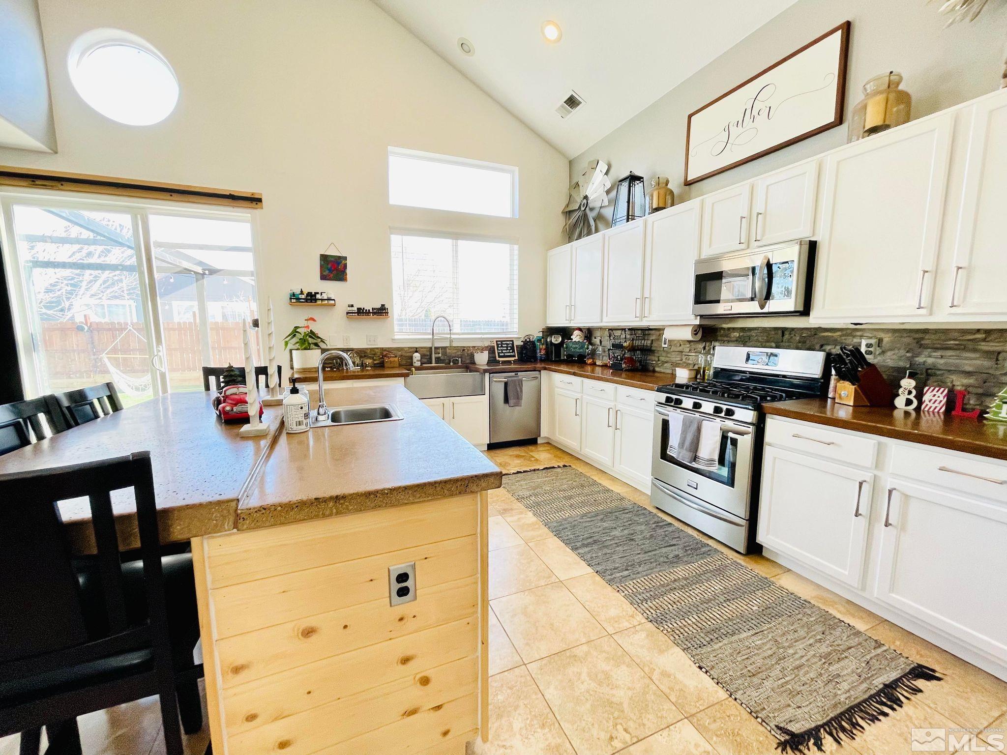 1523 Crestview Road Fernley, NV 89408 - Photo 6 of 15 Photo 6