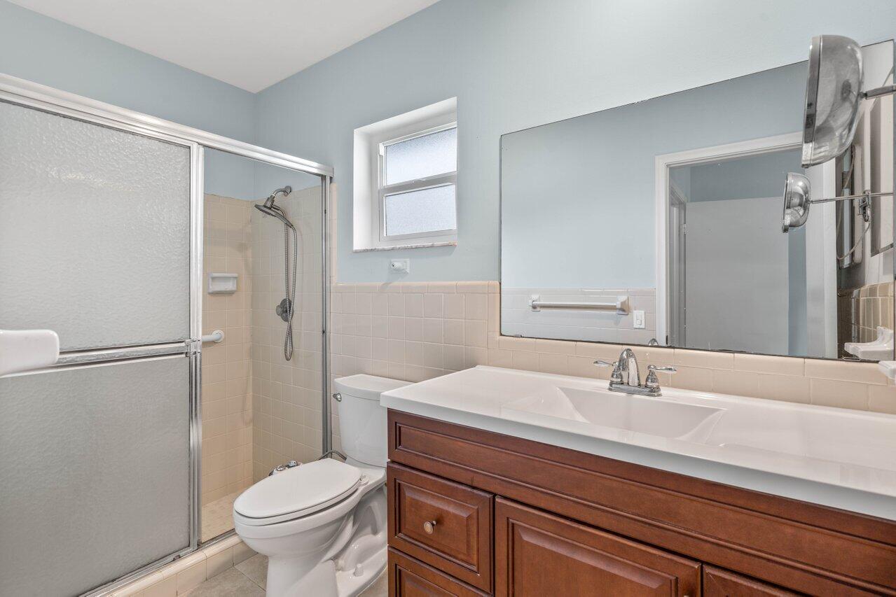 2745 Northeast 4th Way Boca Raton, FL 33431 - Photo 13 of 35 Primary bath