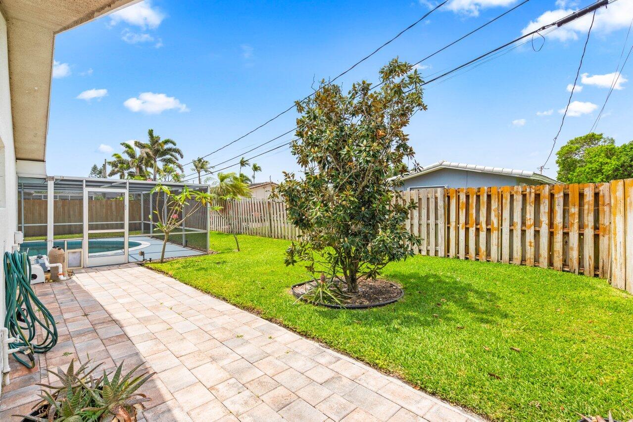 2745 Northeast 4th Way Boca Raton, FL 33431 - Photo 22 of 35 Fenced yard