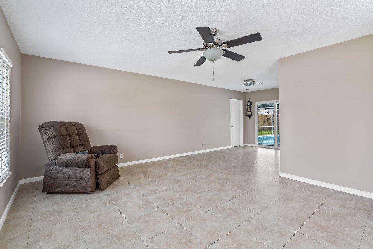 2745 Northeast 4th Way Boca Raton, FL 33431 - Photo 33 of 35 Living room