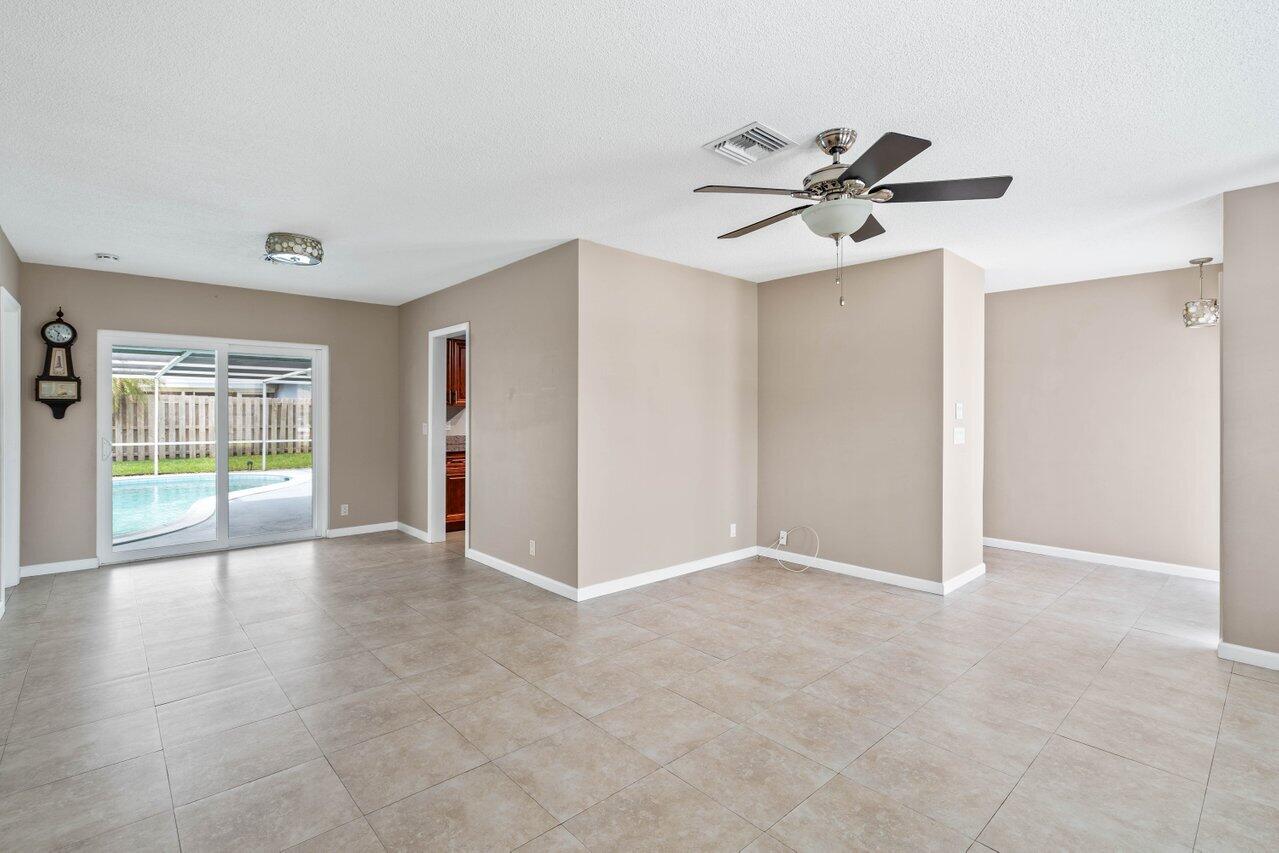 2745 Northeast 4th Way Boca Raton, FL 33431 - Photo 7 of 35 Living room
