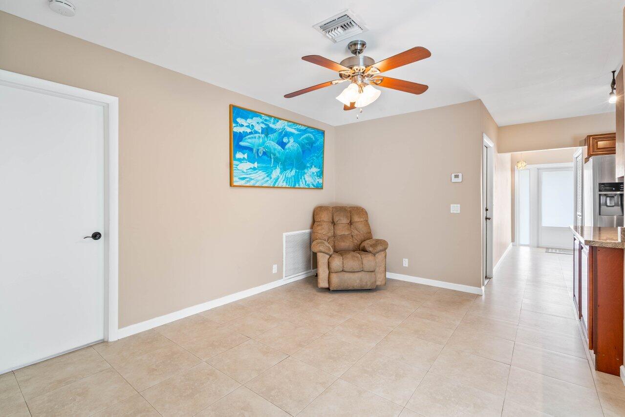 2745 Northeast 4th Way Boca Raton, FL 33431 - Photo 10 of 35 Family room