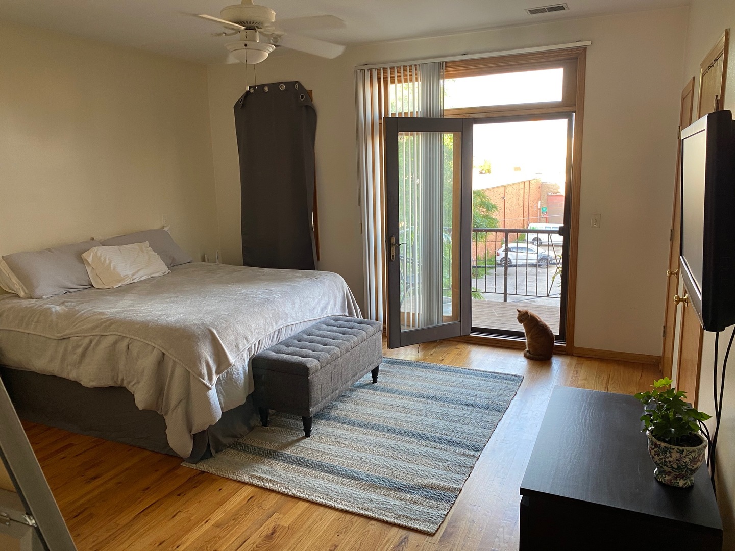4049 North Sheridan Road, Unit 3 Chicago, IL 60613 - Photo 3 of 14