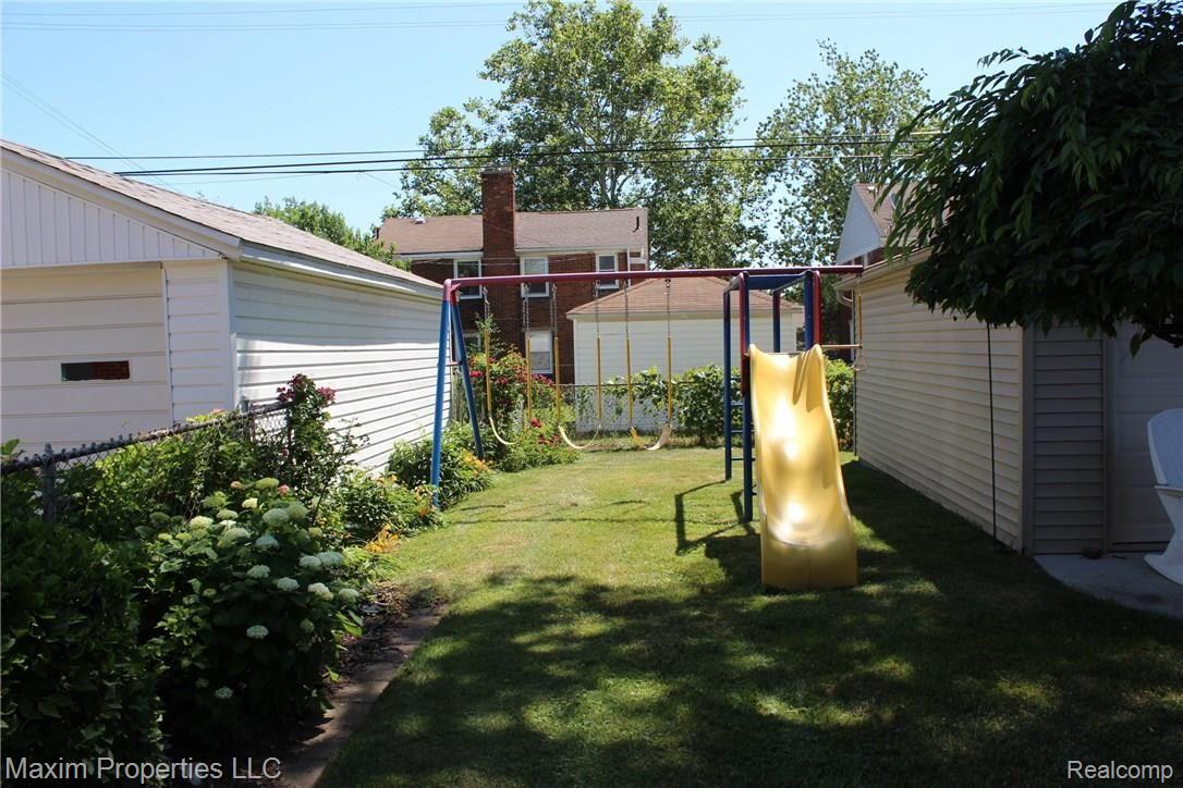 7524 Miller Road Dearborn, MI 48126 - Photo 22 of 23 IMG_1021.JPG