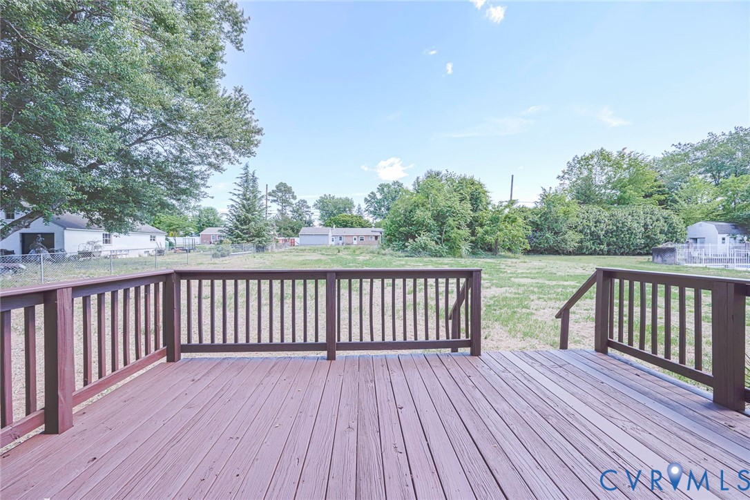 7514 Cold Harbor Road Mechanicsville, VA 23111 - Photo 28 of 34 Spacious, newly stained rear deck