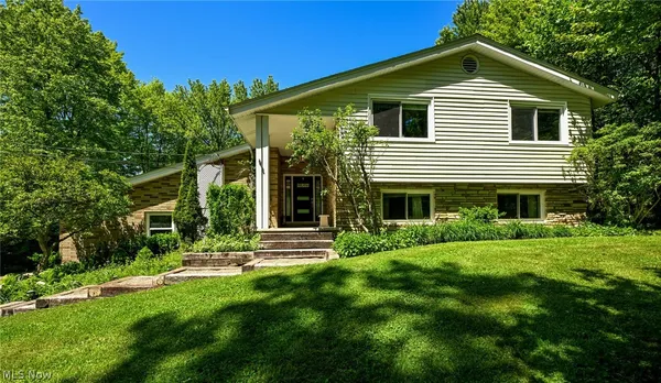 $425,000 | 3136 Roberts Drive, Richfield, OH 44286
