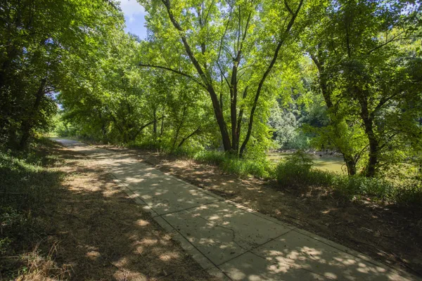 $488,506 | 1553 Oak Springs Drive, Columbia, TN 38401