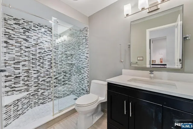 $329,900 | 160 Overlook Avenue, Unit 20D, Hackensack, NJ 07601