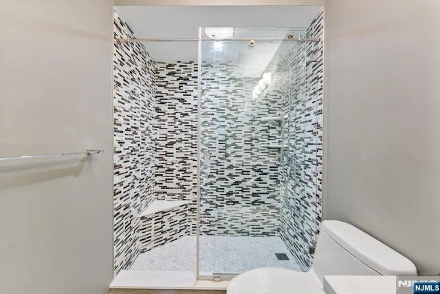 $329,900 | 160 Overlook Avenue, Unit 20D, Hackensack, NJ 07601