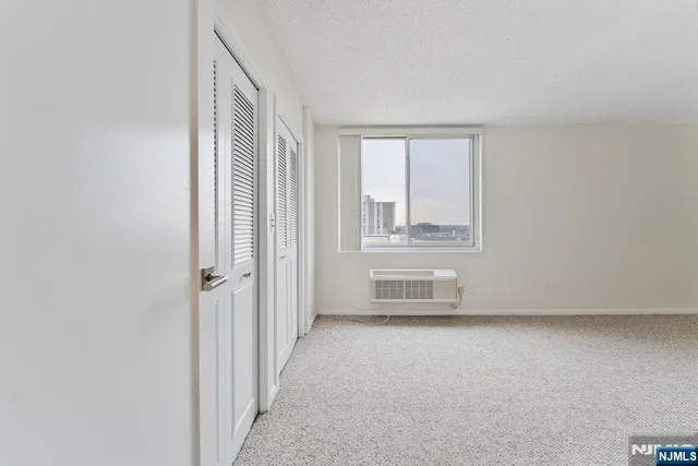 $329,900 | 160 Overlook Avenue, Unit 20D, Hackensack, NJ 07601