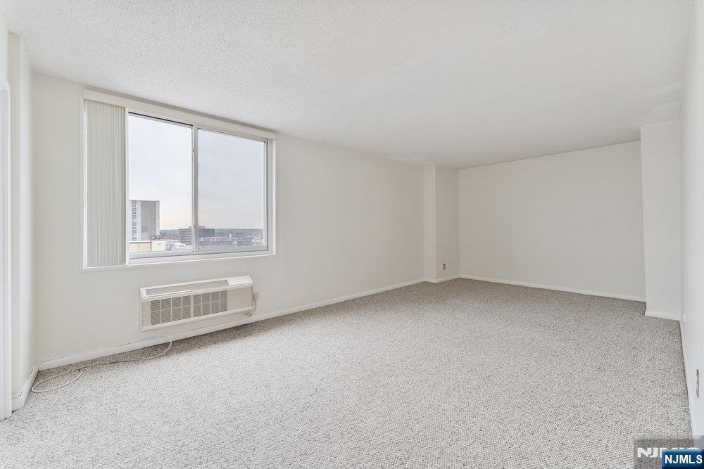 160 Overlook Avenue, Unit 20D Hackensack, NJ 07601 - Photo 15 of 22 an empty room with windows