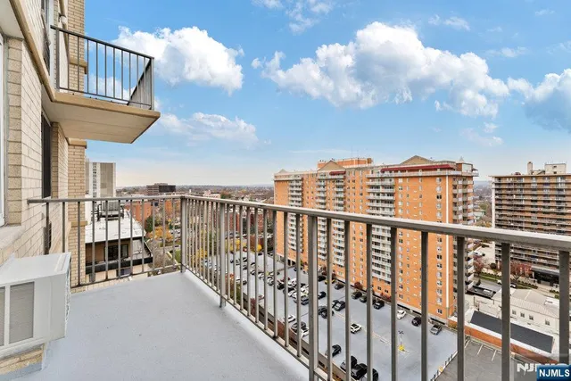 $329,900 | 160 Overlook Avenue, Unit 20D, Hackensack, NJ 07601