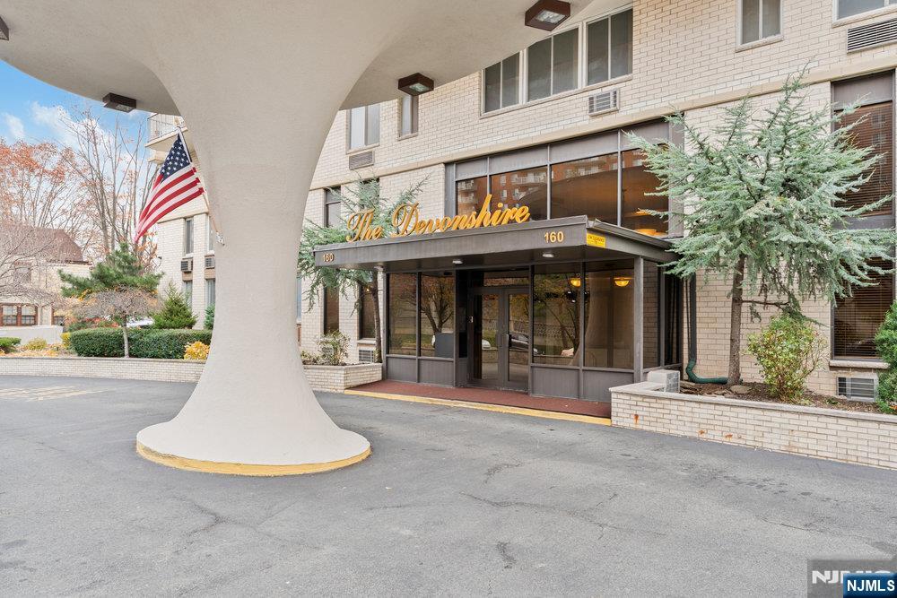 160 Overlook Avenue, Unit 20D Hackensack, NJ 07601 - Photo 22 of 22 a front view of a building with porch