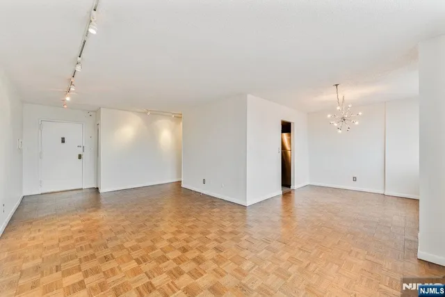 $329,900 | 160 Overlook Avenue, Unit 20D, Hackensack, NJ 07601