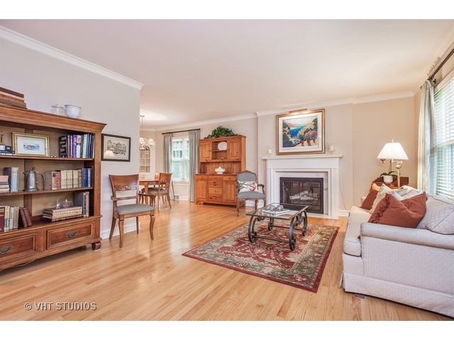 1020 Pontiac Road Wilmette, IL 60091 - Photo 2 of 18 Gallery Image 2