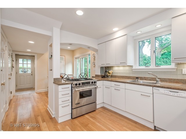 1020 Pontiac Road Wilmette, IL 60091 - Photo 4 of 18 Gallery Image 4