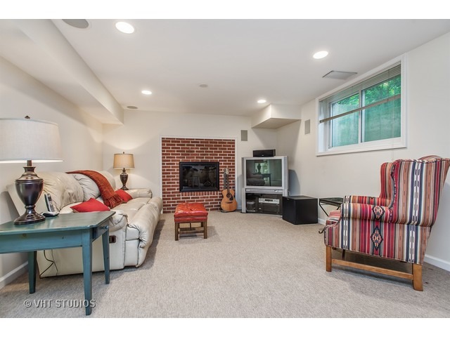 1020 Pontiac Road Wilmette, IL 60091 - Photo 7 of 18 Gallery Image 7