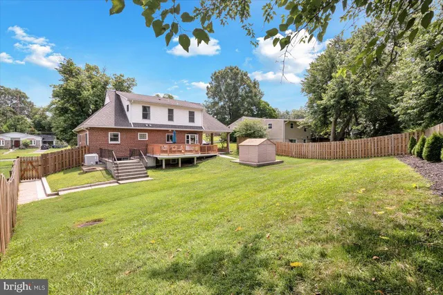 a view of a house with a backyard